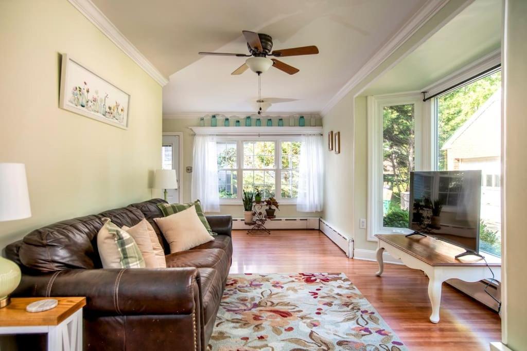 Beautiful Fully-Furnished Colonial In Millersville Buitenkant foto